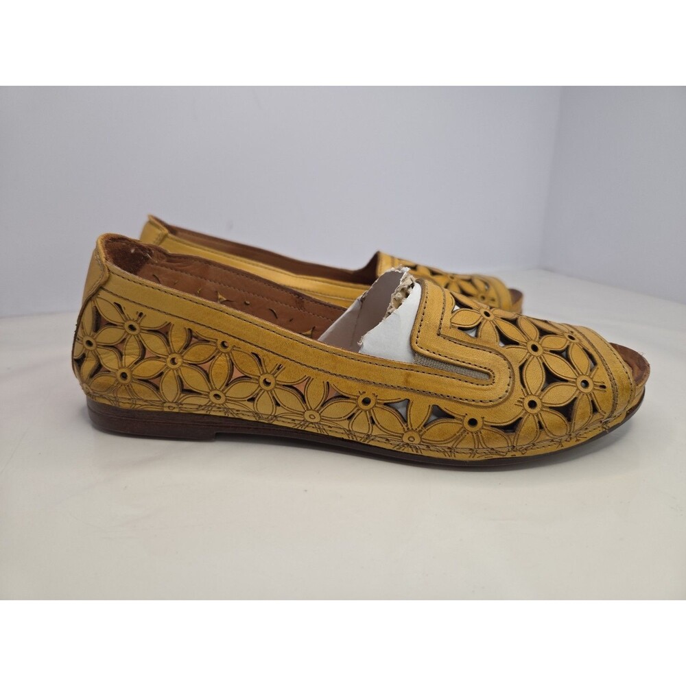 Spring Step Flowerpeep Sandals Mustard Leather Laser Cut Flats Boho Sz 8 NWOB